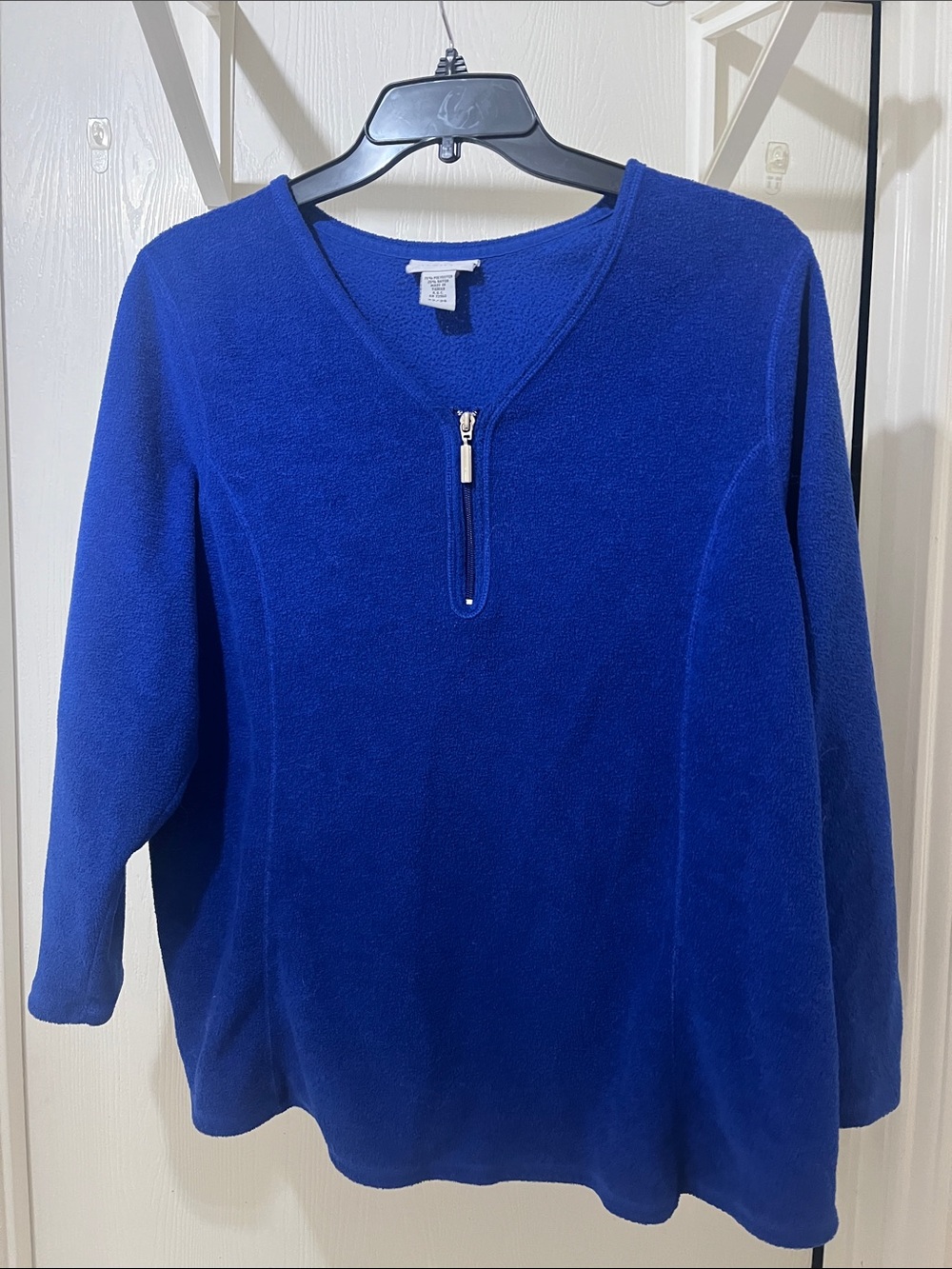 Women’s long sleeve soft pullover